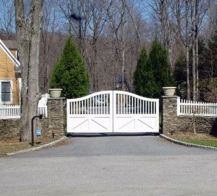 house entering gate